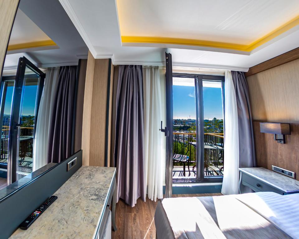 Postel nebo postele na pokoji v ubytování Hamitbey Hotel Yenikapı