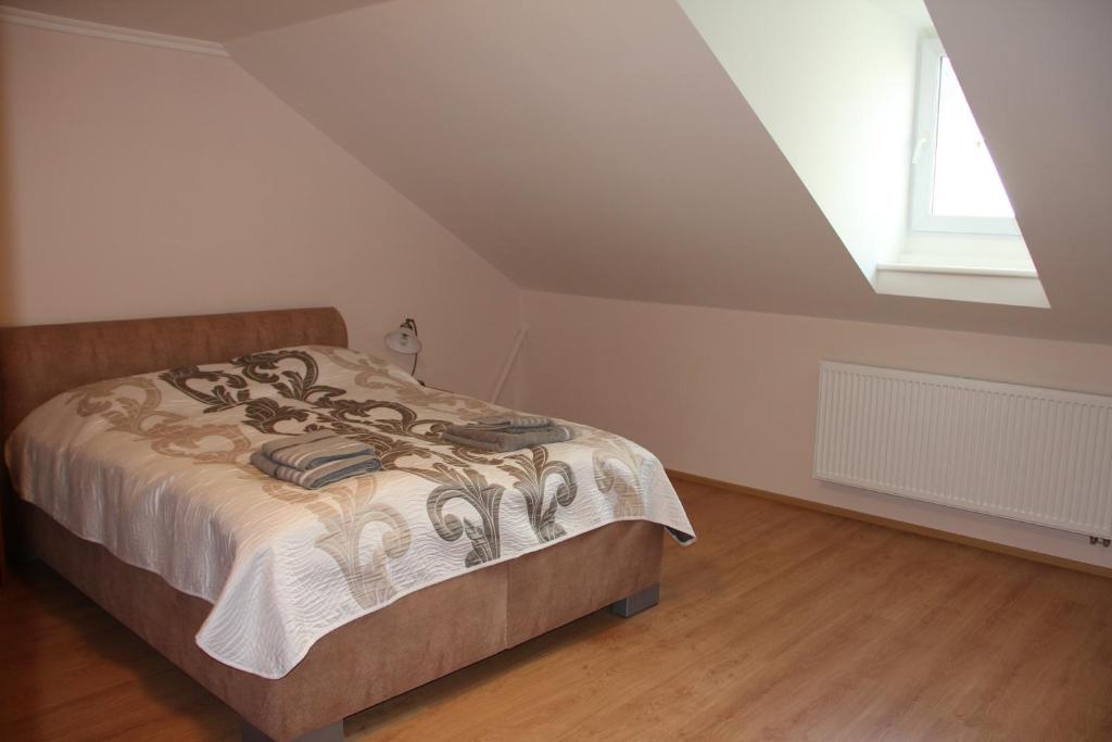 Postel nebo postele na pokoji v ubytování Jurincom apartments