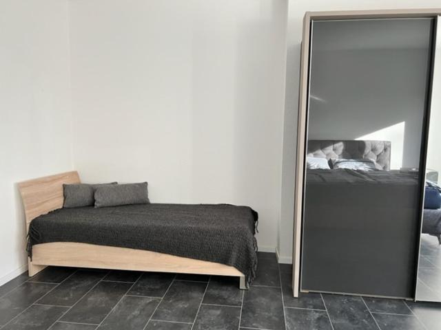 Postel nebo postele na pokoji v ubytování Wiehengebirgs Fernblick App1