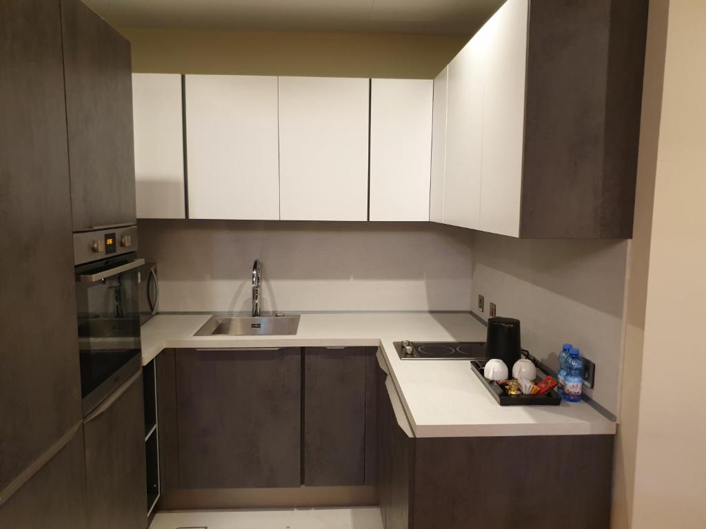 Dapur atau dapur kecil di Terminal Inn Al Mansoura