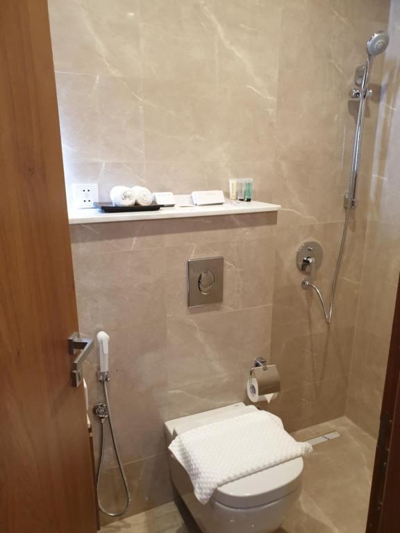 Bilik mandi di Terminal Inn Al Mansoura