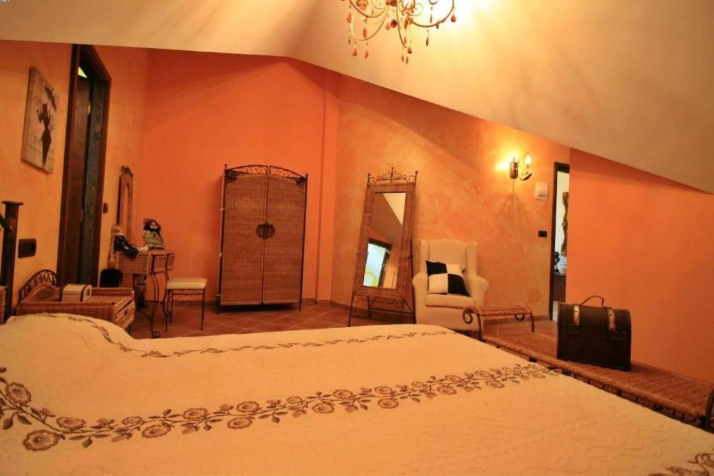 Łóżko lub łóżka w pokoju w obiekcie Casa Os Castelos