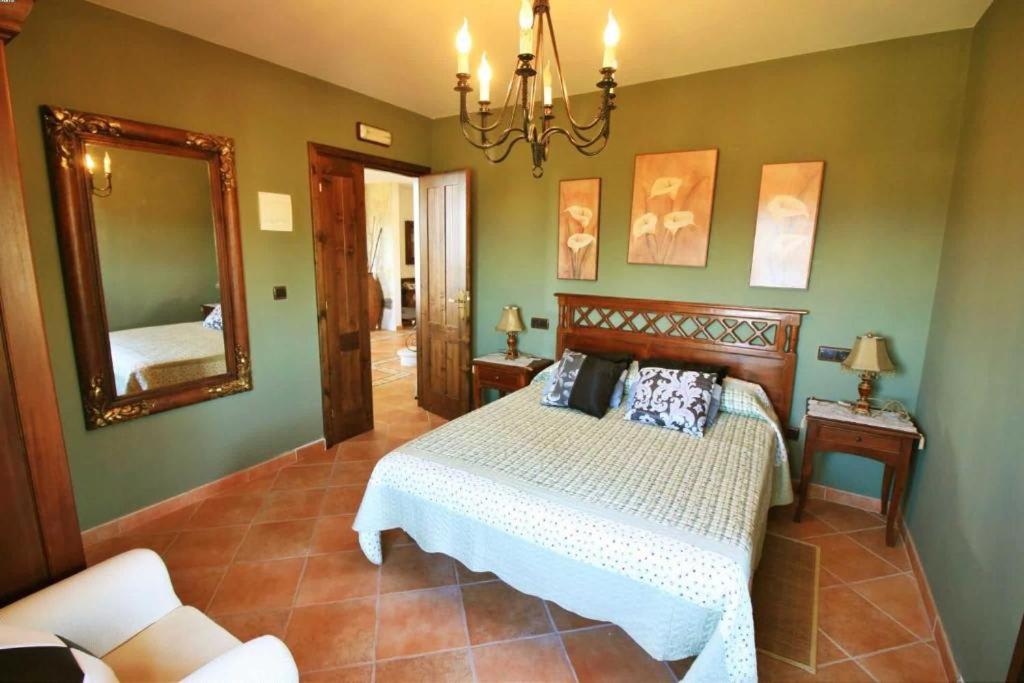 Łóżko lub łóżka w pokoju w obiekcie Casa Os Castelos