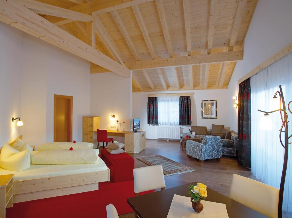 Postel nebo postele na pokoji v ubytování Hotel Goldene Rose