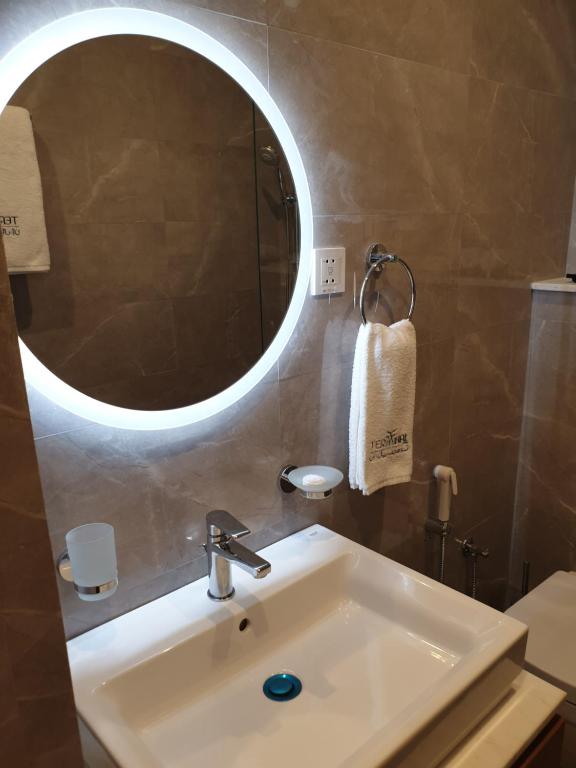 Bilik mandi di Terminal Inn Al Mansoura