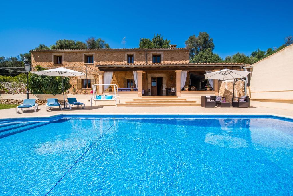 Bazén v ubytování Ideal Property Mallorca - Can Bielo nebo v jeho okolí