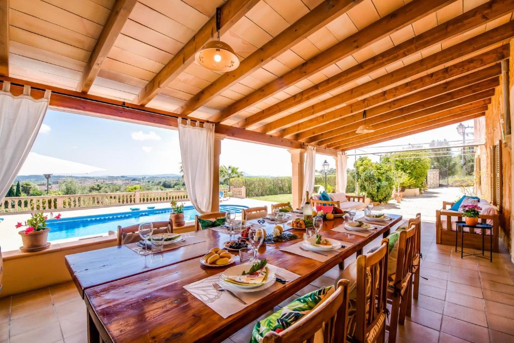 Bazén v ubytování Ideal Property Mallorca - Can Bielo nebo v jeho okolí