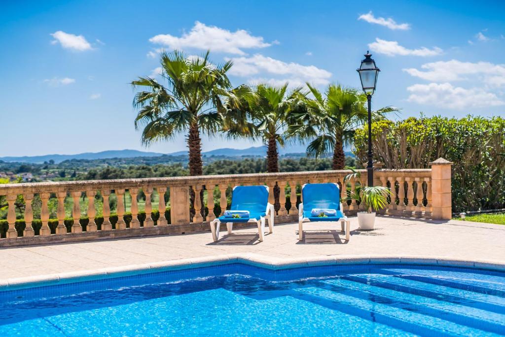 Bazén v ubytování Ideal Property Mallorca - Can Bielo nebo v jeho okolí