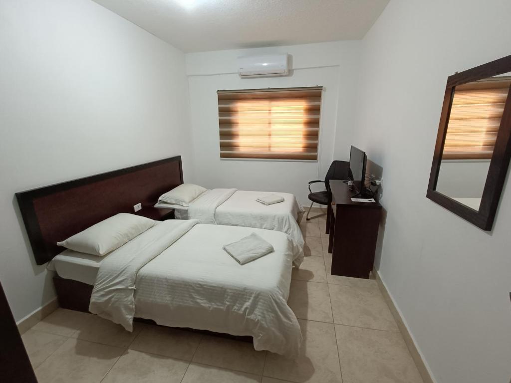 Happy Night Hostel - Budget Double Room