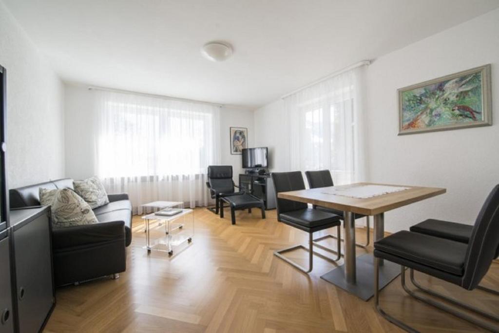 a living room with a couch and a table at Kaufhold Ferienwohnung in Immenstadt im Allgäu