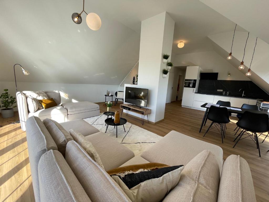 a living room with a couch and a table at Vakantieappartement Logies Terhagen in Zoutleeuw