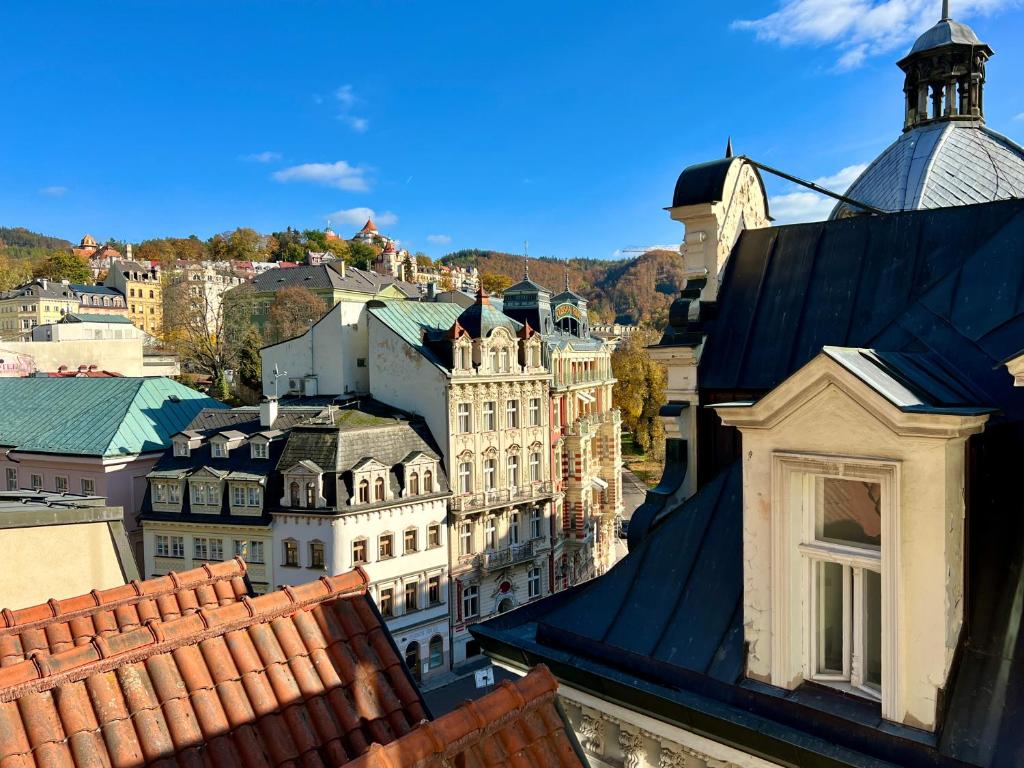 Výhľad na mesto Karlove Vary alebo výhľad na mesto priamo z hotela