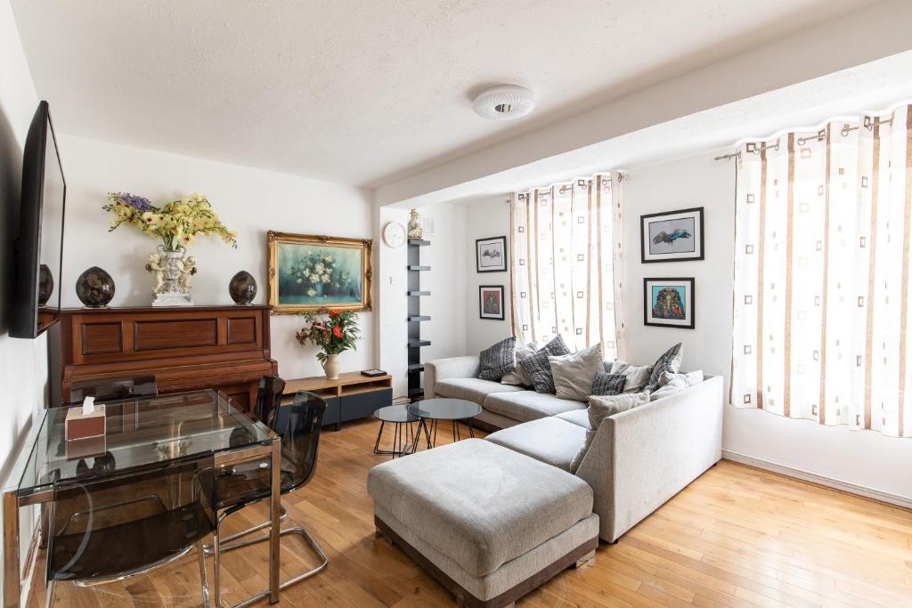 a living room with a couch and a table at Flat near Lord's Cricket Ground in London