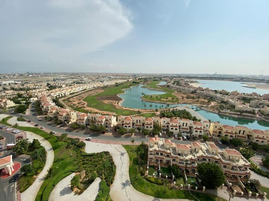 Letecký snímek ubytování Relaxing, Swimming and Golfing in Al Hamra Village