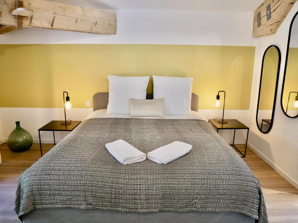 Łóżko lub łóżka w pokoju w obiekcie En Vau - Coliving - Mas des Sous Bois