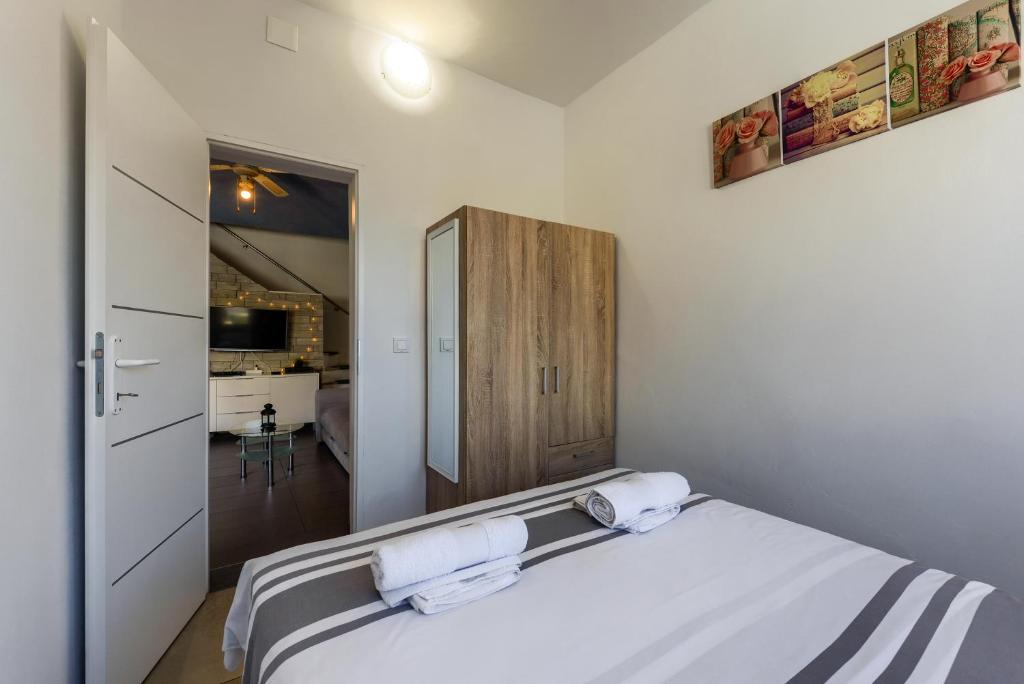 Łóżko lub łóżka w pokoju w obiekcie Diva Apartment