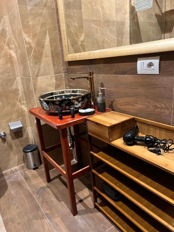 Amo's Hotel - Image 3