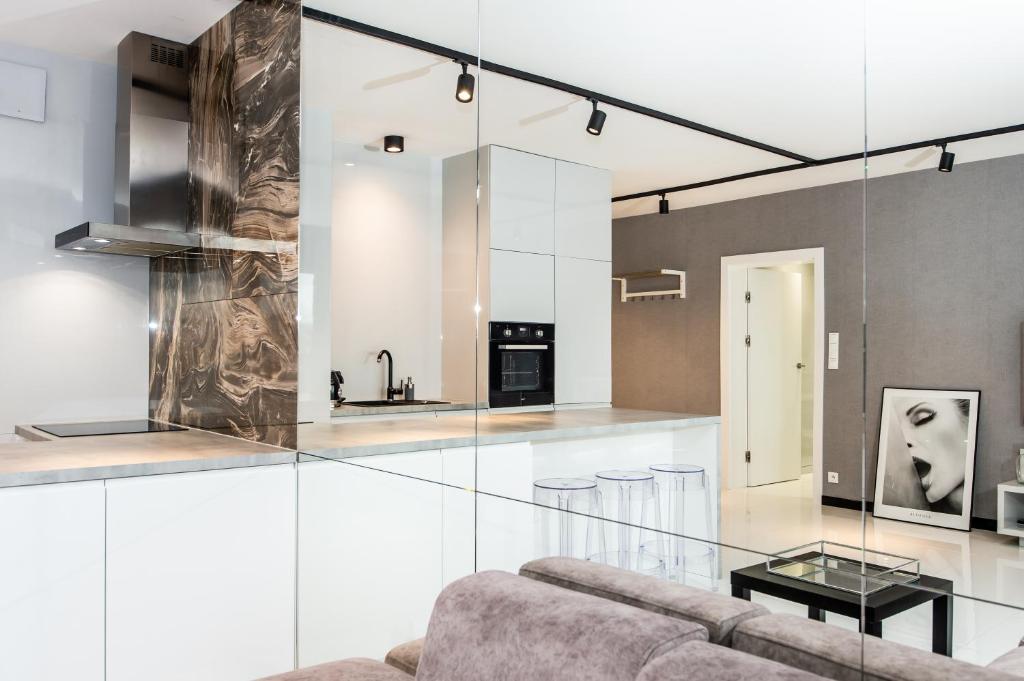 Kuchyňa alebo kuchynka v ubytovaní Super-Apartamenty International Fair