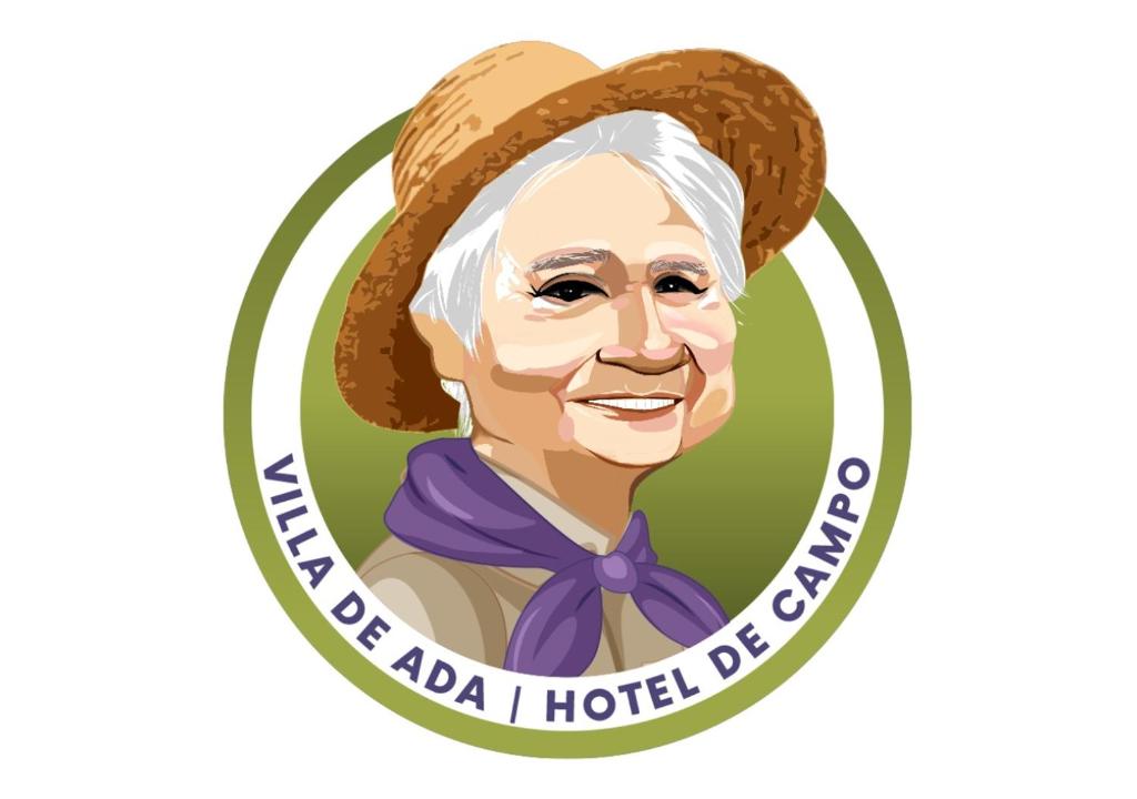 een vector illustratie van een oude dame in een ronde badge bij Hotel de Campo Villa de Ada in Gracias