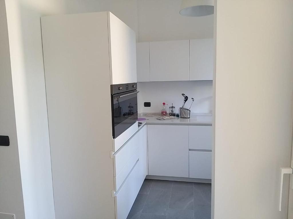 A kitchen or kitchenette at Villa Savoia Mondello