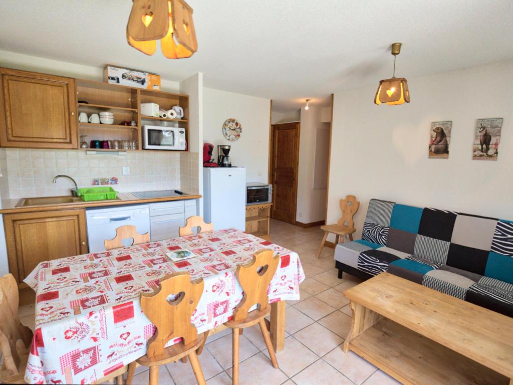 a kitchen and living room with a table and a couch at Appartement Flumet, 3 pièces, 6 personnes - FR-1-505-36 in Flumet