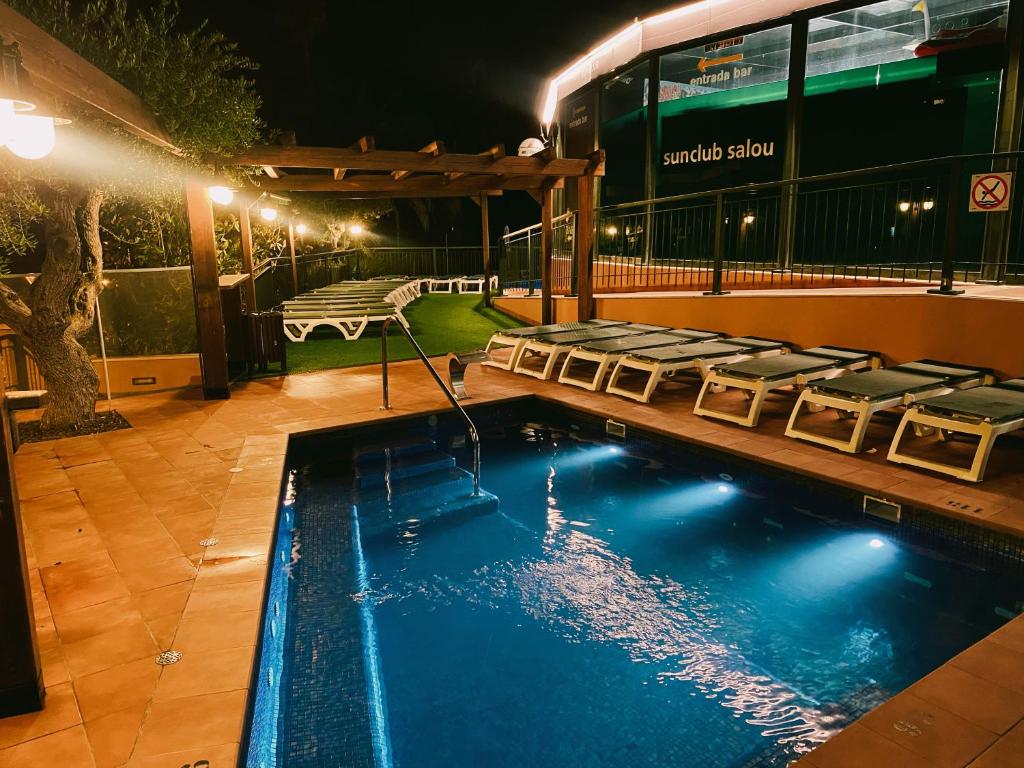 Bazén v ubytování Aparthotel SunClub Salou nebo v jeho okolí