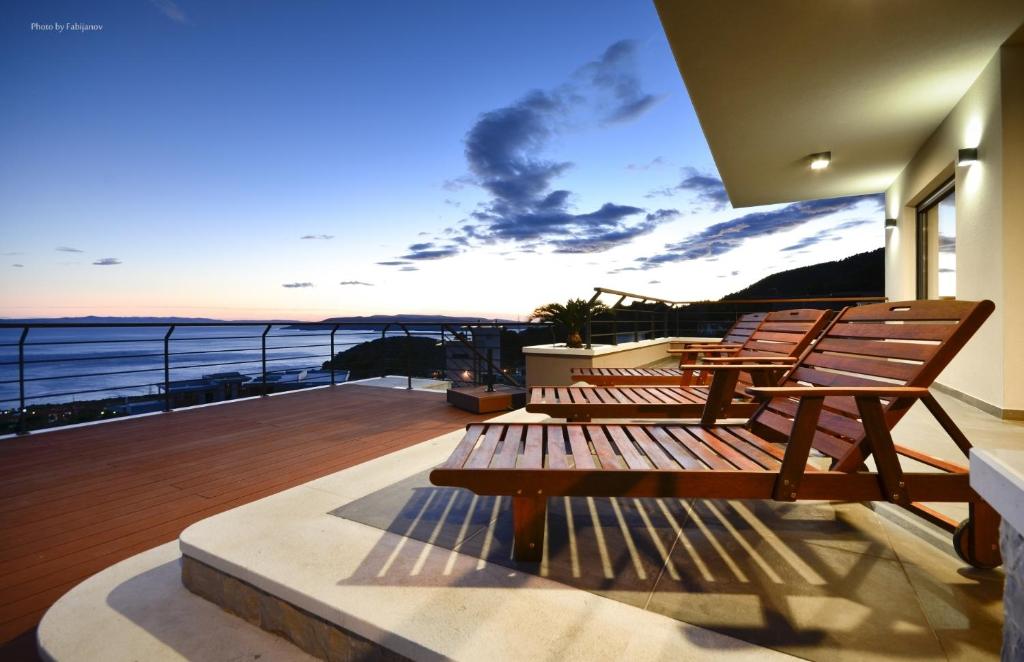 A balcony or terrace at Villa View Makarska
