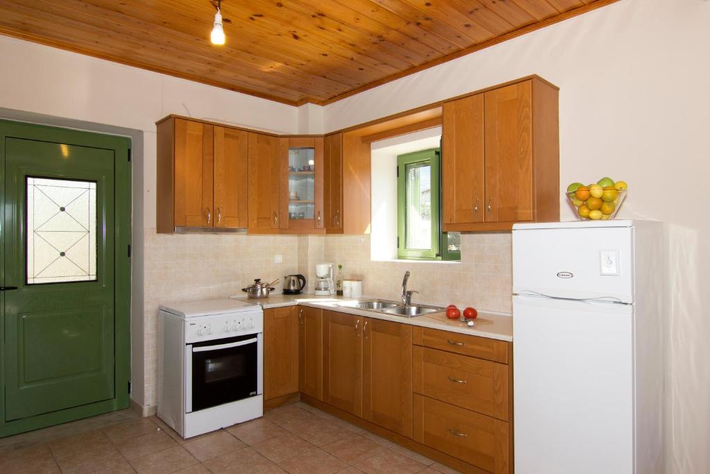 Kuchyň nebo kuchyňský kout v ubytování Mani Cosy View Maisonette
