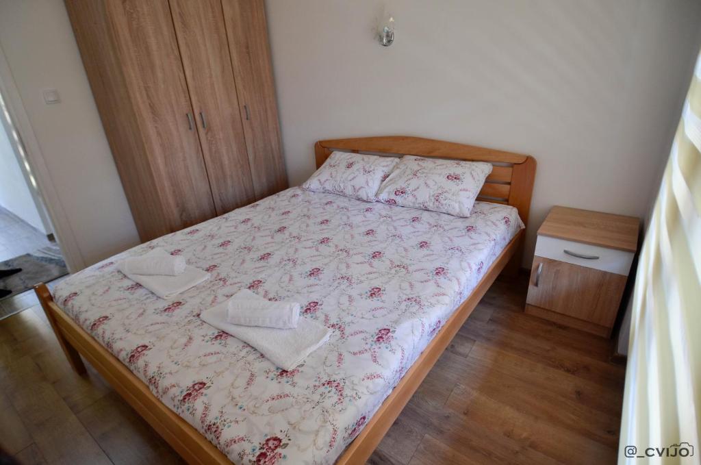 Postel nebo postele na pokoji v ubytování Apartman Sofija