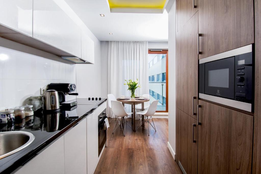 Kuchyňa alebo kuchynka v ubytovaní erApartments Oxygen Residence