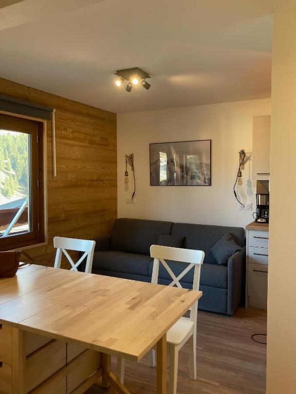 Mont Vallon Lodge- Méribel Mottaret, Skis aux pieds, proche du centre et tout confort, Parking gratuit et Linge fourni - отзывы и видео