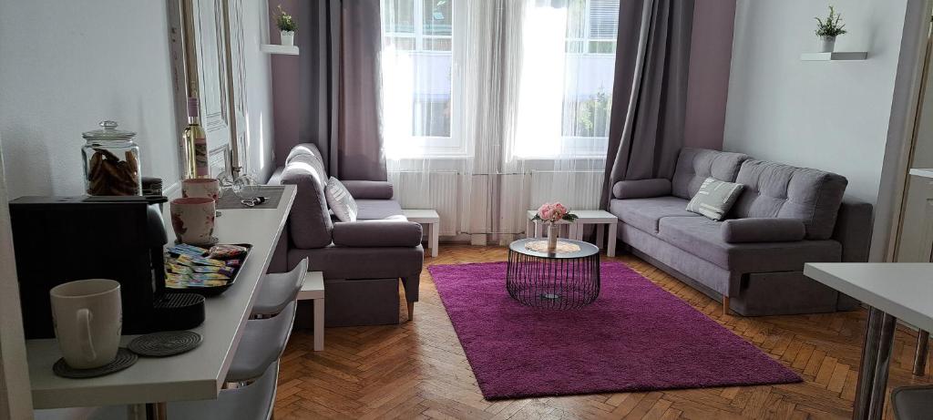 Posedenie v ubytovaní Sweet 16 Apartment in the Party District