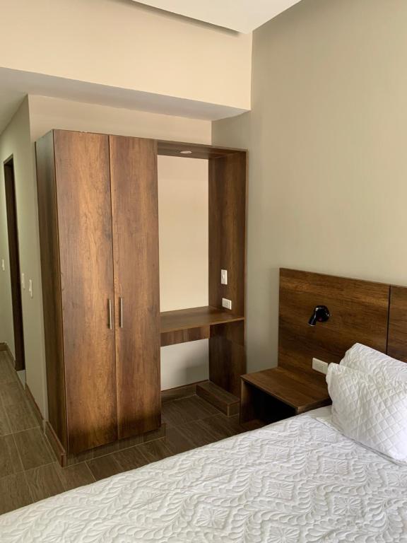 Postel nebo postele na pokoji v ubytování HOTEL MELGAR PLAZA