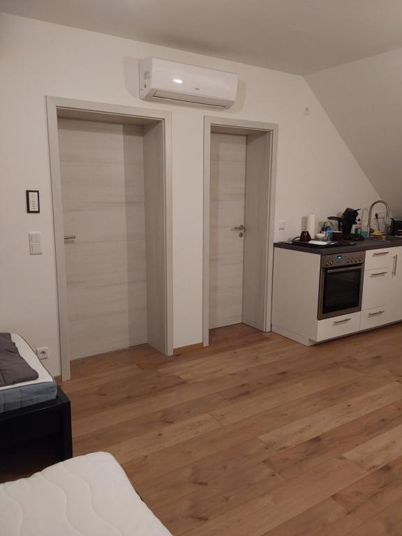 Kuchyň nebo kuchyňský kout v ubytování Messe Apartment BIN