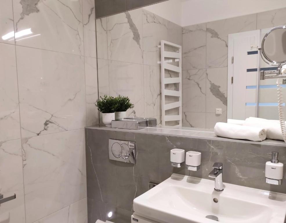 Kúpeľňa v ubytovaní Spa Residence Carbona Mona Lila Apartman