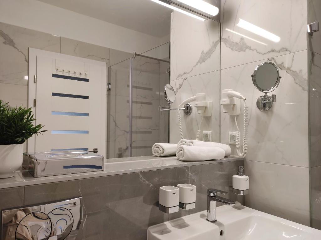 Kúpeľňa v ubytovaní Spa Residence Carbona Mona Lila Apartman