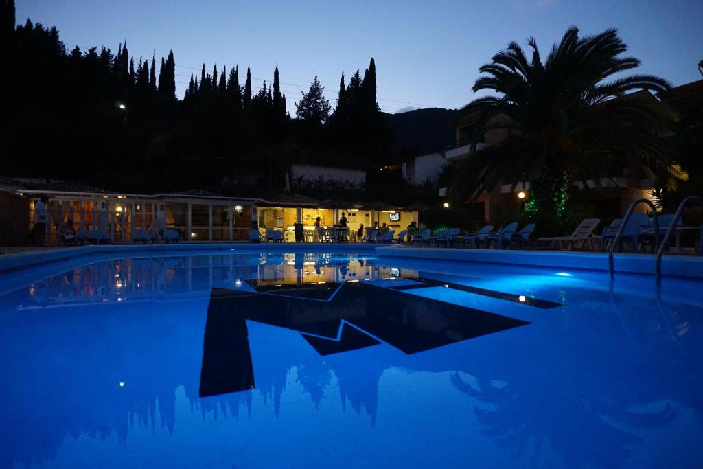 Bazén v ubytování Le Mirage Hotel nebo v jeho okolí