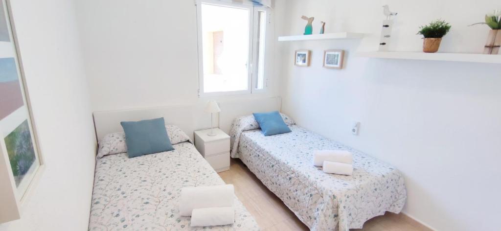 Posteľ alebo postele v izbe v ubytovaní Apartamento La Felicidad II by DENIA COSTA