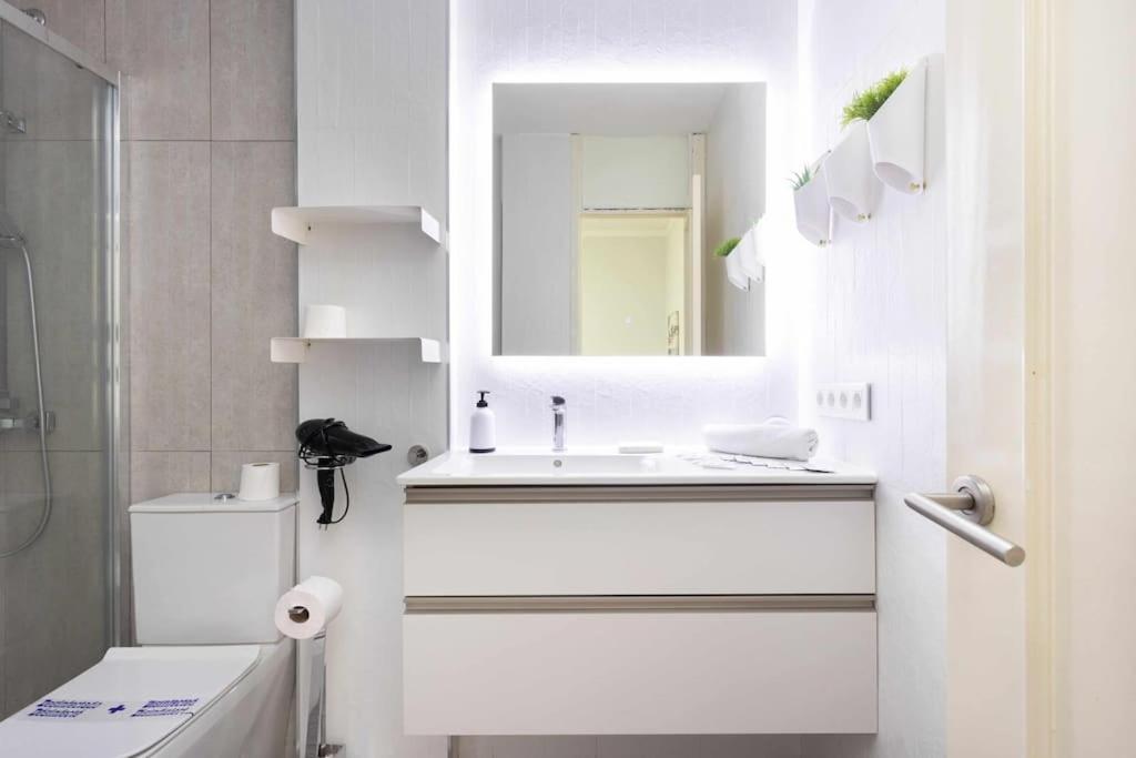 Kúpeľňa v ubytovaní Callao Perfect Stay by Sunkeyrents