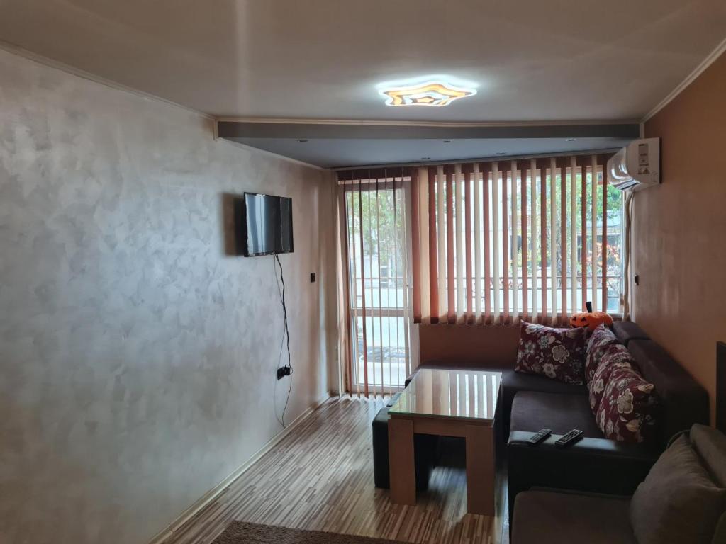 a living room with a couch and a table at House Slava in Veliko Tŭrnovo