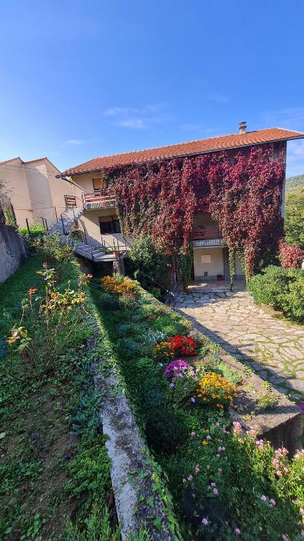 a garden with flowers in front of a building at Rooms "Nada Zunic" in Knin