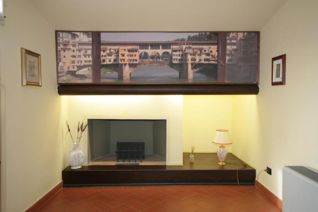 TV a/nebo společenská místnost v ubytování Palazzo Gamba Apartments al Duomo