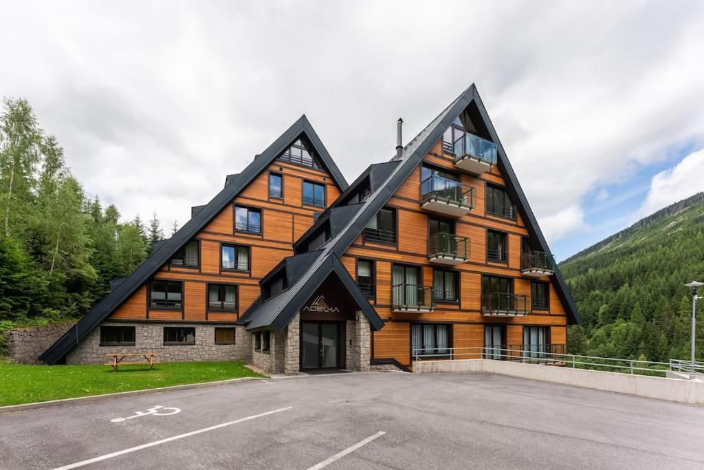 Budova, kde se apartmán nachází