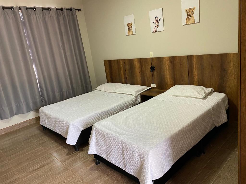 Postel nebo postele na pokoji v ubytování HOTEL MELGAR PLAZA