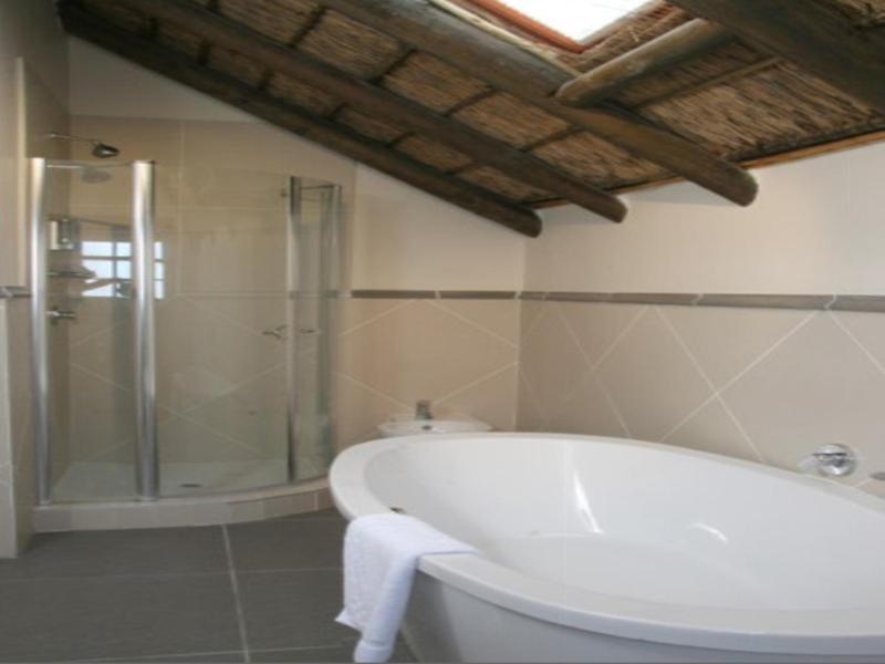 Nautilus Guest House - Twin Room