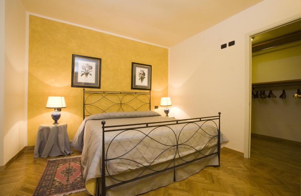 Postel nebo postele na pokoji v ubytování Palazzo Gamba Apartments al Duomo
