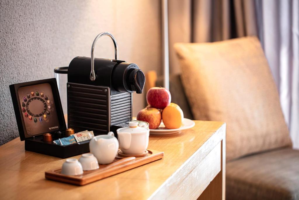 a table with a camera and fruit on it at Wulai Pause Landis Resort in Wulai