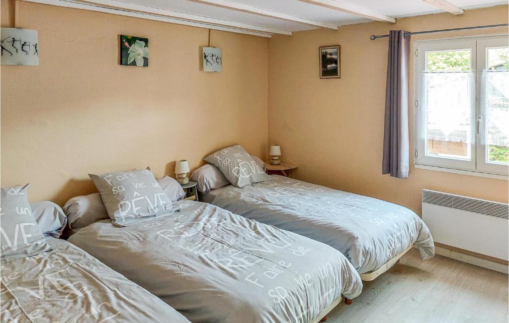Posteľ alebo postele v izbe v ubytovaní 5 Bedroom Gorgeous Home In Longvilliers