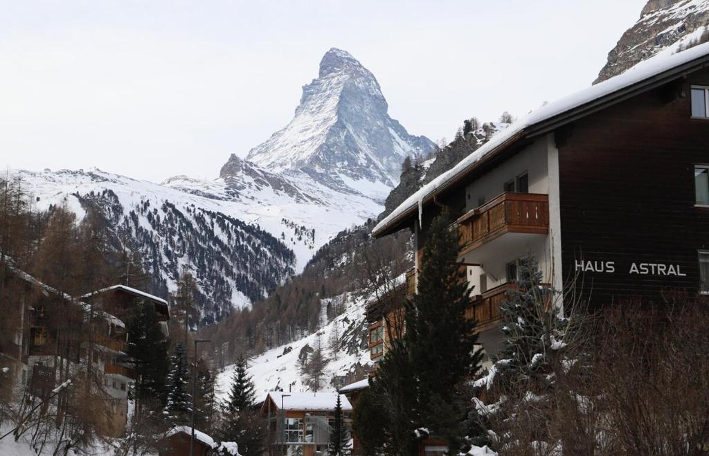 Eagle apartment with splendid and direct view of the Matterhorn