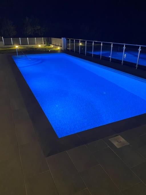 Basen w obiekcie Villa Panorama Modi (Ground Floor), with pool lub w pobliżu